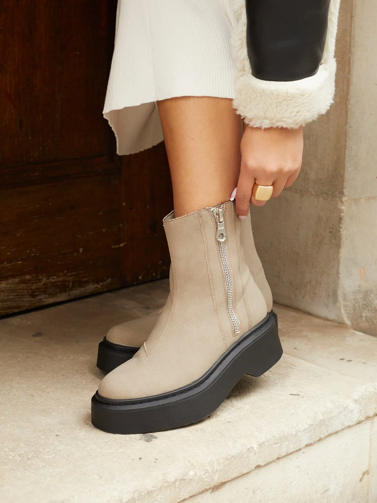 VALLEY Travel Must-Have Easy Fashion