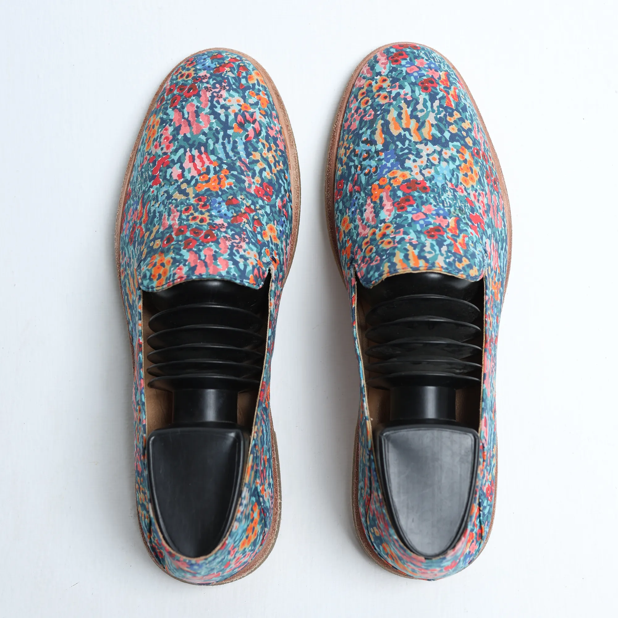 Sperry Women's Seaport Levy Liberty Print Loafer Travel Outfit