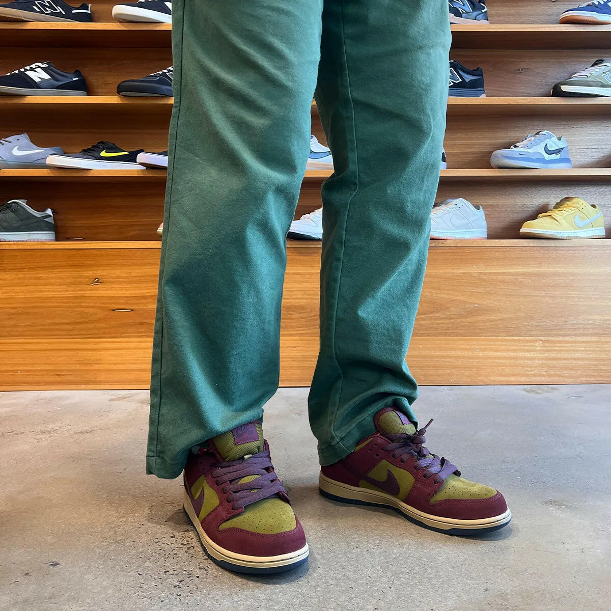 Mesh Smooth Finish Nike SB - Dunk Low Pro Shoes Dark Team Red Olive Flak