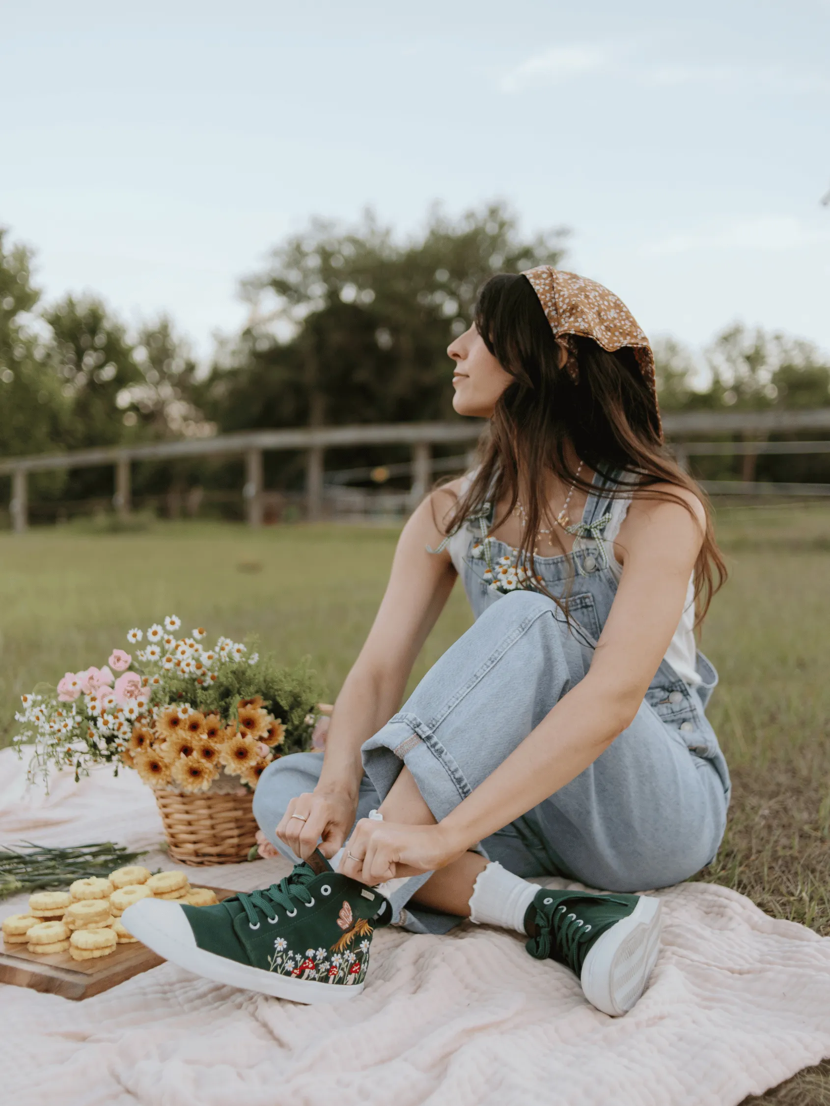 Fluttering Fields High Top Light   weight   design Work Shoes