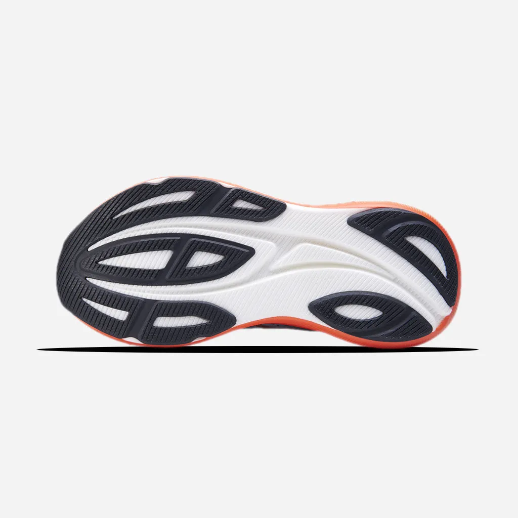 361-ELEOS: Microchip/Blaze carbon fiber plate shoe detail