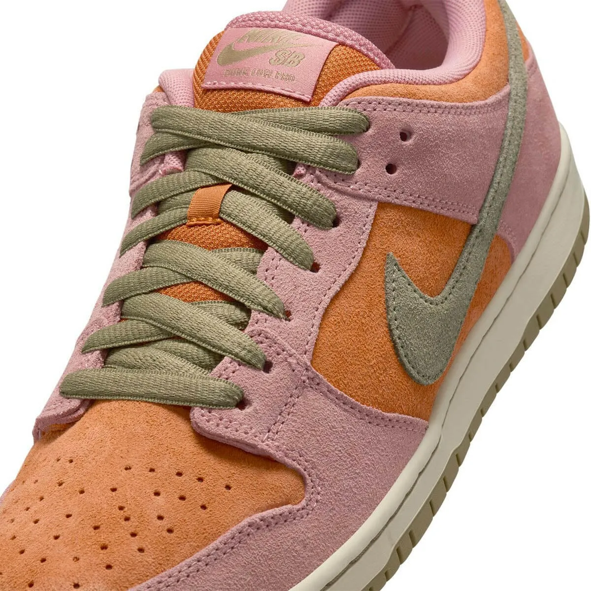 Soft Ride Teen Culture Nike SB - Dunk Low Pro Shoes Red Stardust