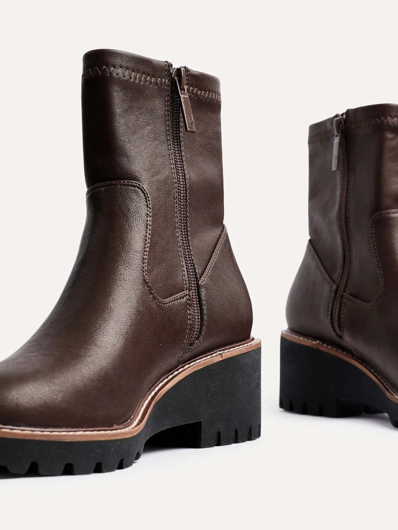 TRISH Effortless Chic Modern Minimal
