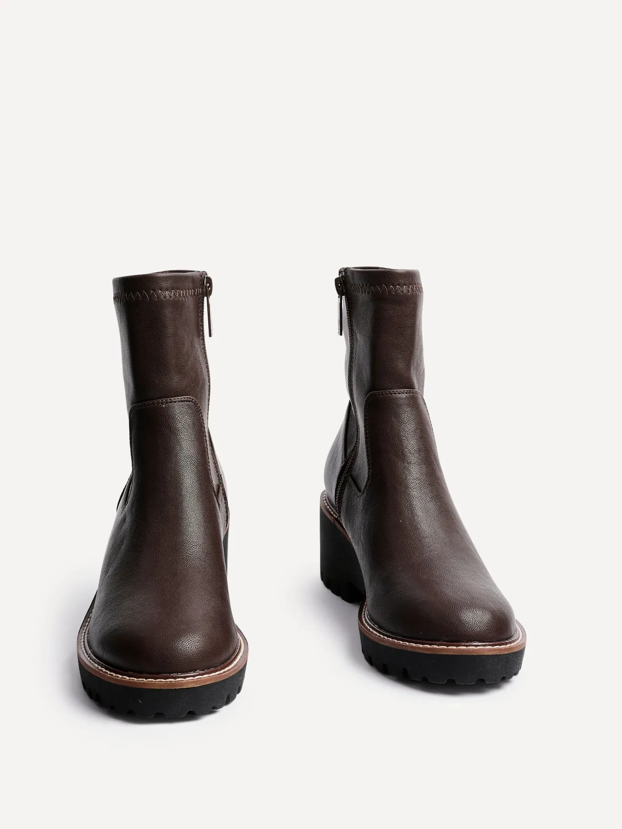 TRISH Professional Boot Look Modern Minimal