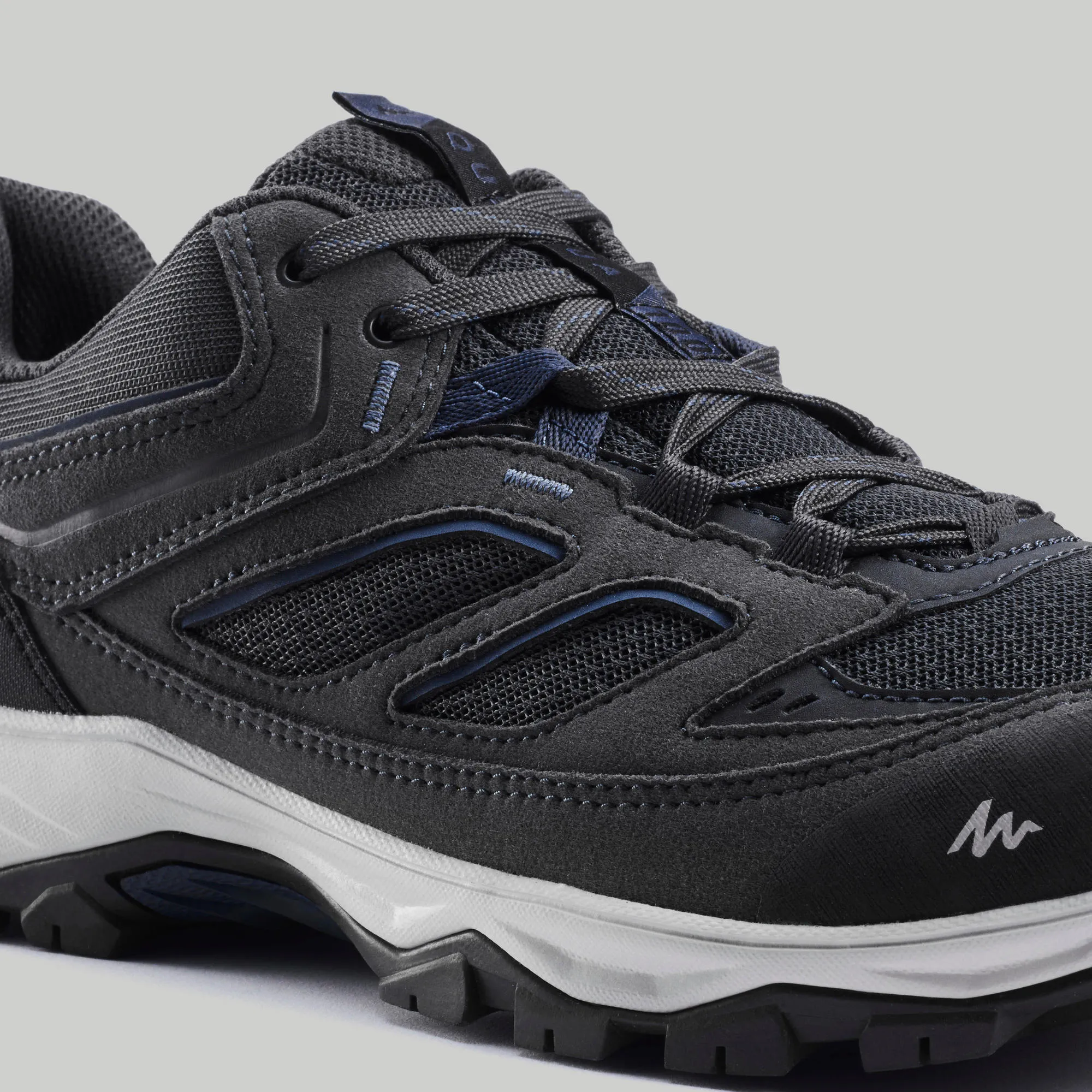{*carbon-gray-8555093*}