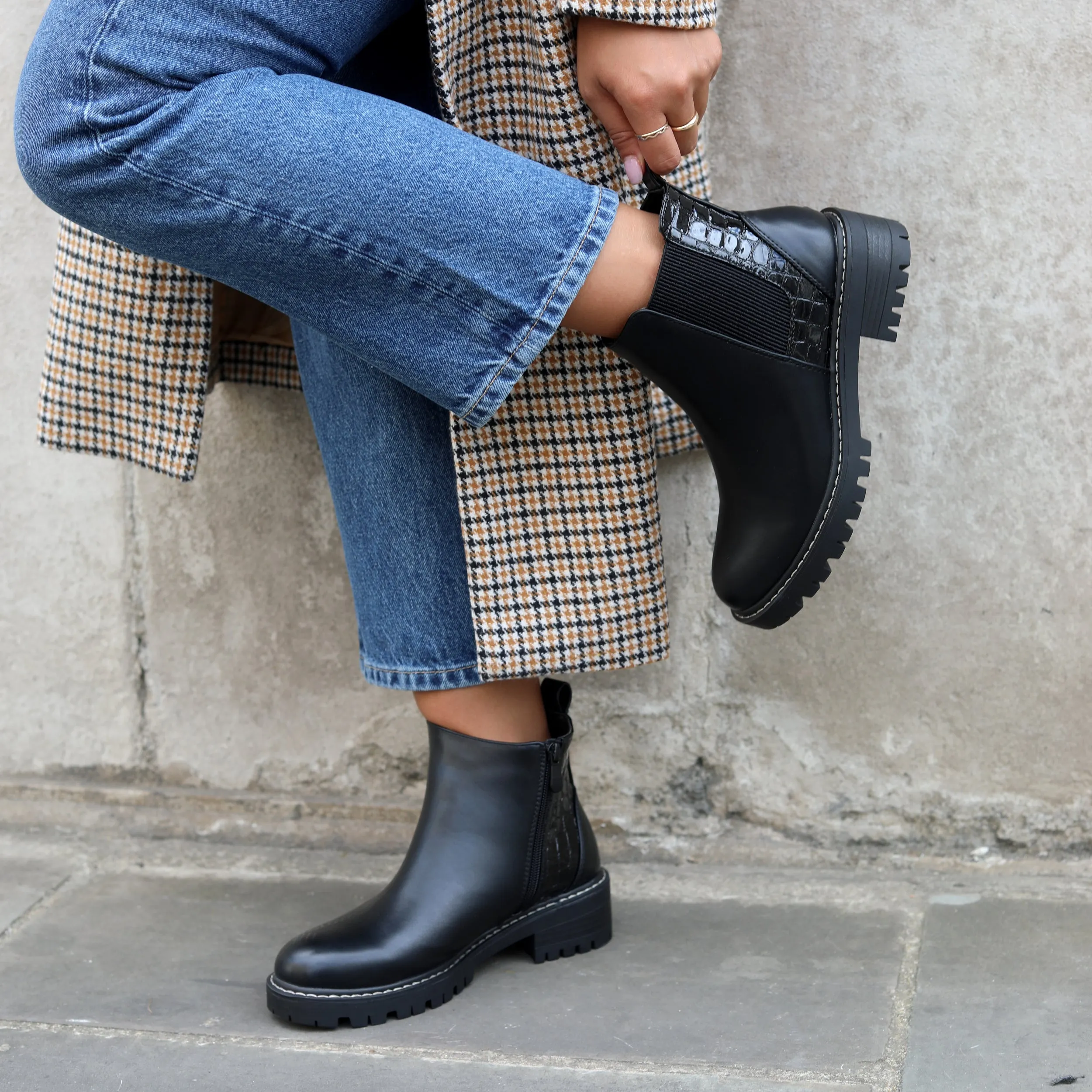 JOYFUL Winter Ready Minimalist Look