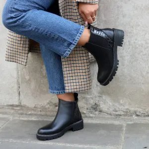 JOYFUL Winter Ready Minimalist Look