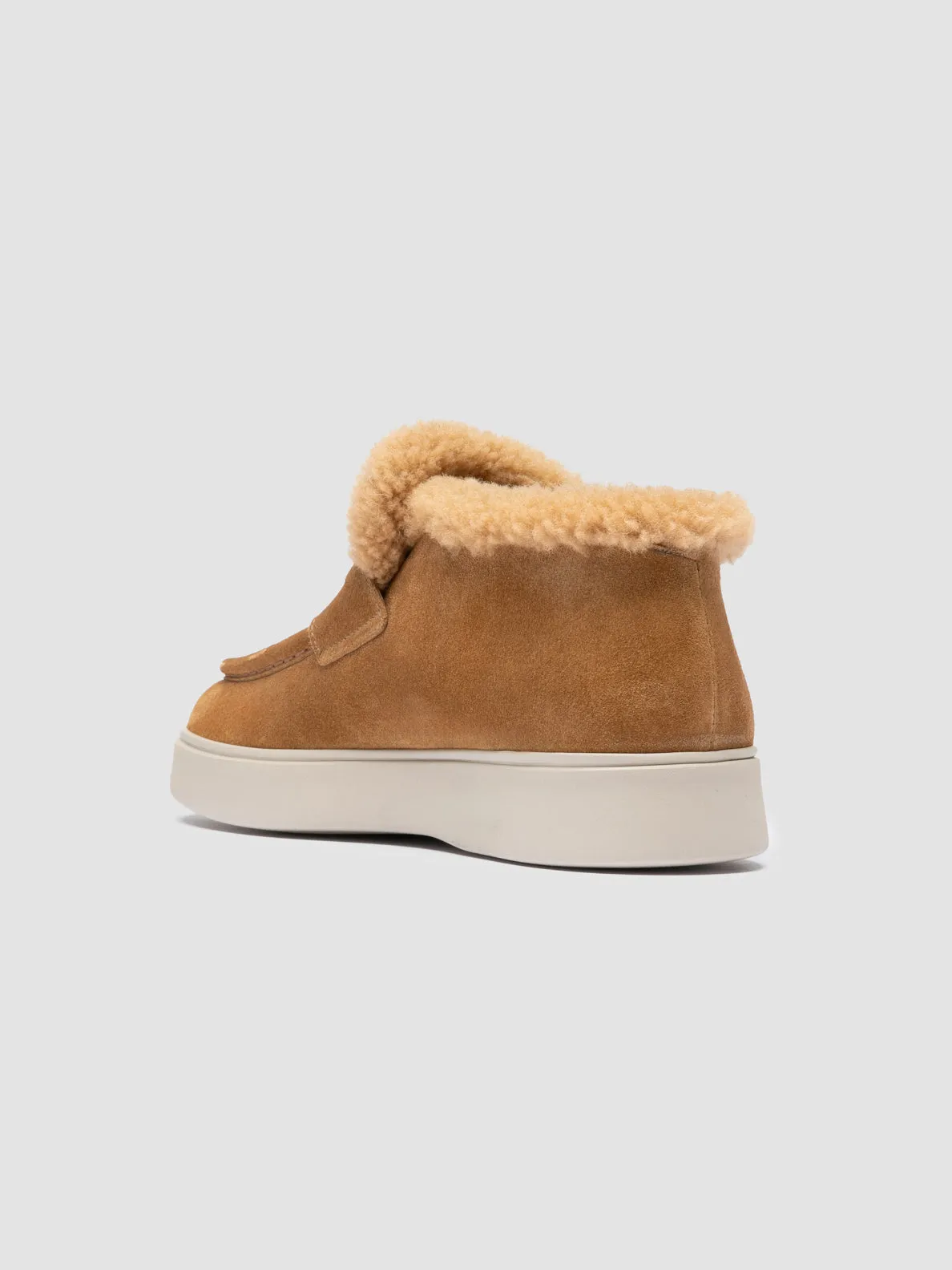 FRAME 111 - Camel Suede Chukka Boots All Time Early Jog