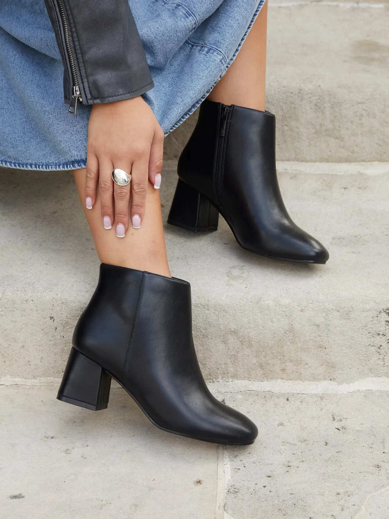 ALBA Simple Elegance Professional Look Boots