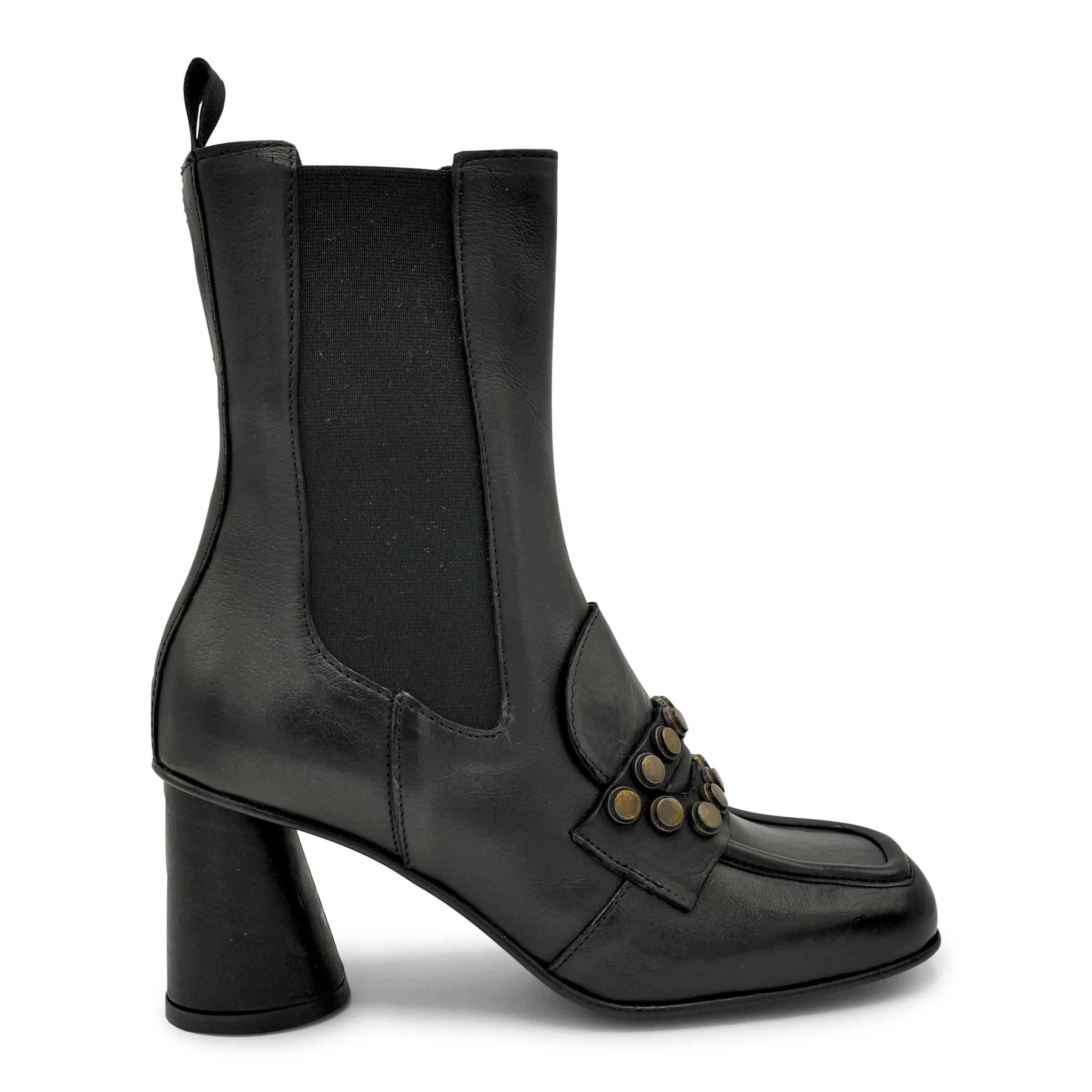 F808K2 - Studded Chelsea Versatile Comfort